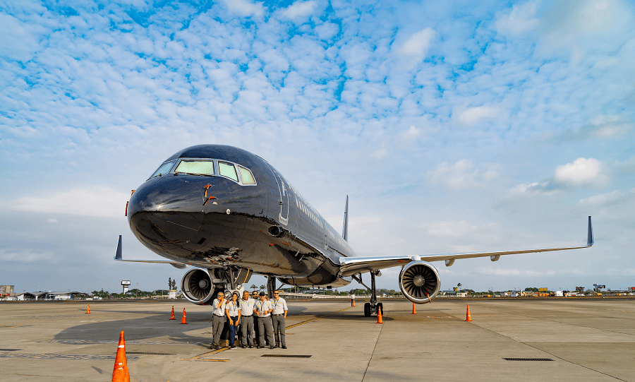 Jethandling ground handling team assisting a private jet on the runway
